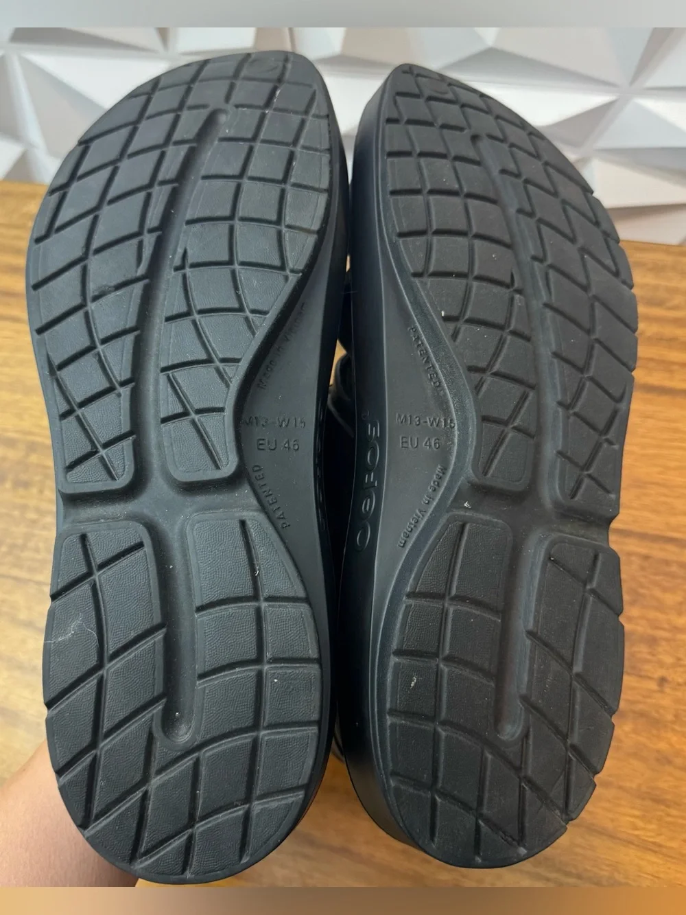 OOFOS OOcandoo Sandals men's size 13